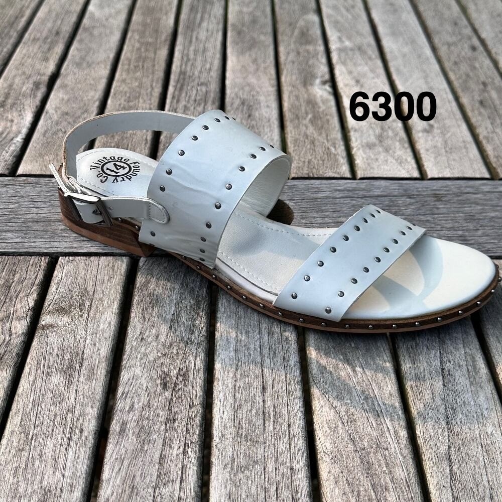 Vintage Foundry Womens Size 11 White Leather Studded Slingback Summer Sandals